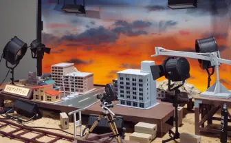 円谷プロ完全協力！ 超リアルに現場を再現した「特撮ジオラマ」発売