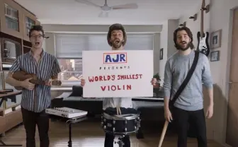 TikTokで世界的ミームに セレブに曲を送りつけて成功したバンド AJRをご存知?