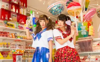 イチゴにレモンに宇宙柄！ 新感覚のプリントセーラー服が激ラブリー