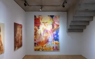 「FANZA」×「#FR2」コラボレーションギャラリーで興梠優護『Stratified』展示開始