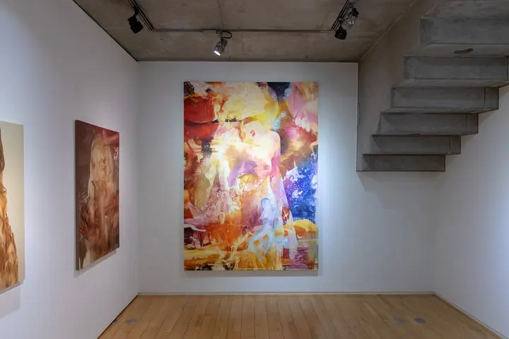「FANZA」×「#FR2」コラボレーションギャラリーで興梠優護『Stratified』展示開始