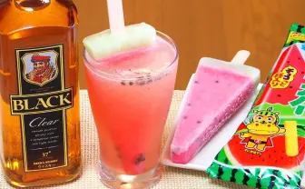 スイカバーをハイボールにイン！ 真夏に飲みたい至福の一杯はこれだ