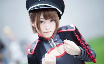 【コミケ92】タイトな軍服ガーターに身を包んだロリ巨乳 山吹りょう【写真】