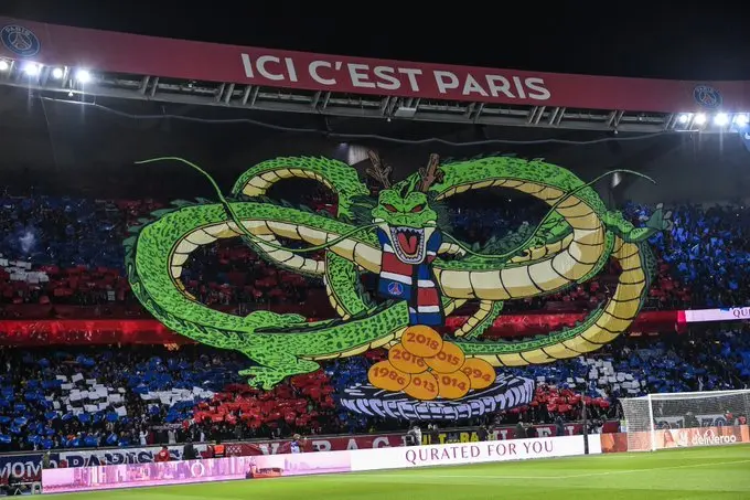 「神龍」のコレオグラフィー／画像はパリ・サンジェルマン（PSG）公式Twitterより