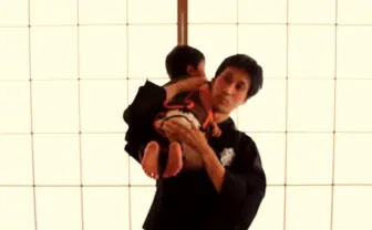 子供のお尻が小鼓に！ 画期的なウェアラブルデバイスが可愛い