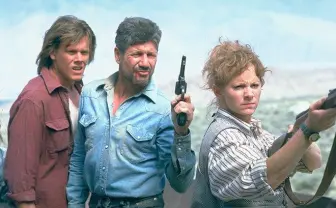 これぞ“ケヴィン・ベーコンの法則”──名作『トレマーズ』と笠智衆を繋ぐ企画に注目！