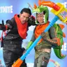 『Fortnite（フォートナイト）』コスプレに身を包む長瀬智也さんと城島茂さん