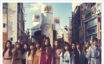 日韓アイドルグループ「IZ*ONE」渋谷スクランブル交差点に12人見参