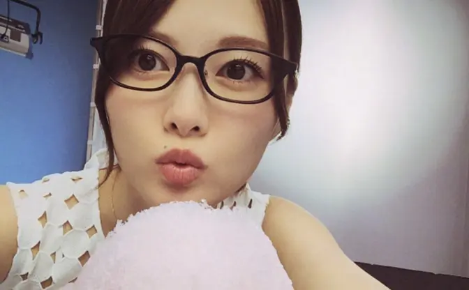 乃木坂46 白石麻衣、夏を先取る大胆オフショットを続々インスタに