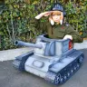 戦車にすっぽり収まったナスチャさん（『ガールズ&パンツァー』カチューシャ）@「AnimeJapan 2016」