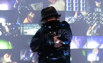 DOMMUNEインタビュー 宇川直宏の背負うカルマは、金と事故とノイズ