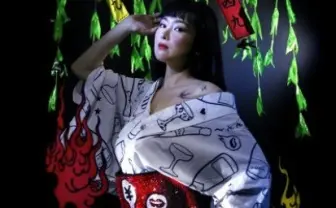 生肉帯にお花畑水着! ラフォーレ原宿の限定ショップが個性的
