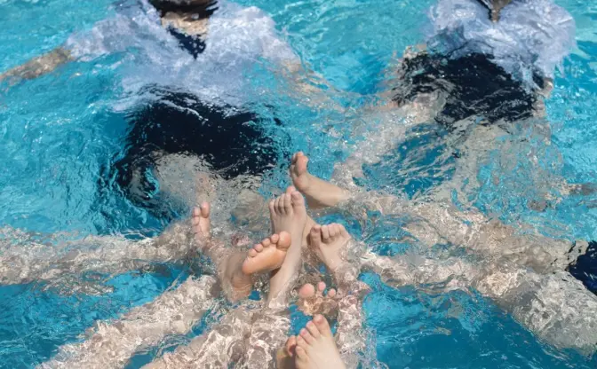女子学生のフェティッシュと夏のきらめき　青山裕企の最新写真集