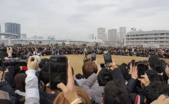 コミケ97で「えなこりんぐ」に遭遇 新卒1年目の記者がえなこ撮影に挑戦