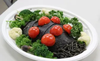 【ニコニコ超会議3】堀江貴文の刑務所カレーやあのオムライスを食べてみた！