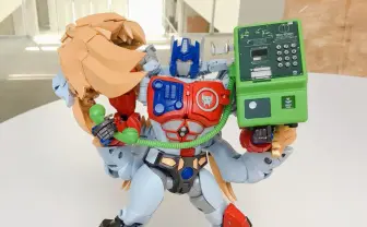 いざというとき役立つ公衆電話フィギュア 公式が新たな遊び方を提案