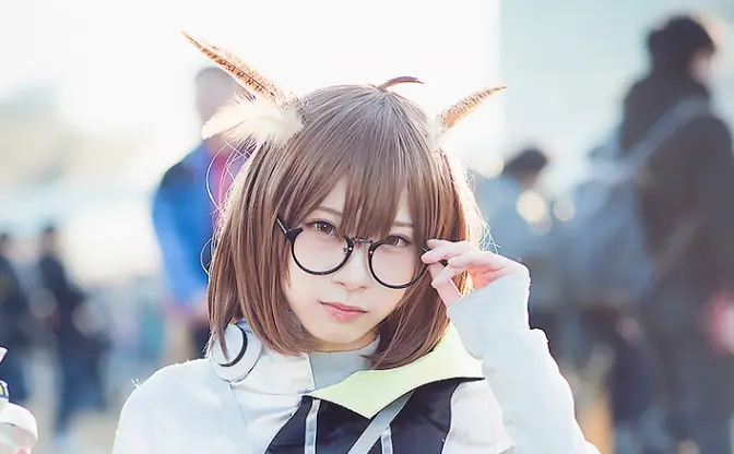 女子大生コスプレイヤー「紅羽りお」写真　美しい眼鏡姿が絵になる【コミケ97】