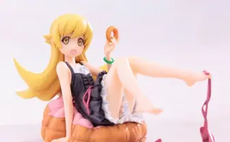 ぱないのー！ ドーナツ片手にくつろぐ忍野忍フィギュアが可愛すぎるっ