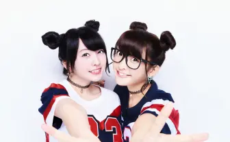 まこみなが360度映像で双子ダンス! 明治スーパーカップとコラボ