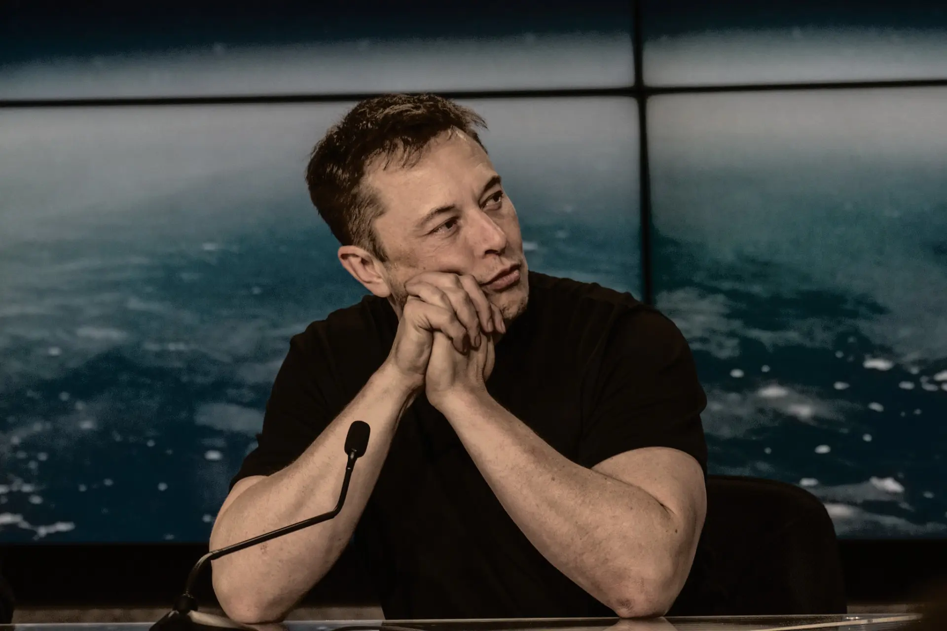 イーロン・マスク、Twitterの買収完了と報道　経営幹部らを解雇か