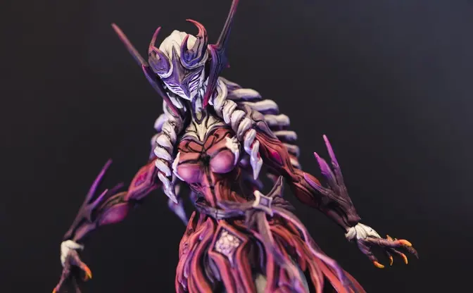 まるで魔王!? 壱百満天原サロメのアレンジフィギュアが神々しい