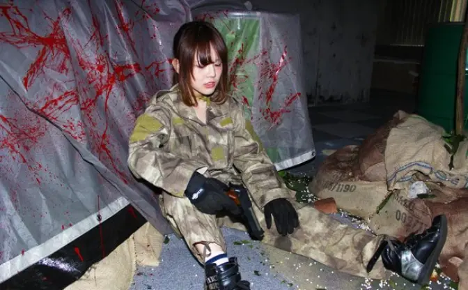 ゾンビに襲われる気持ちが分かった… 美人ニコ生主がバイオ×サバゲーに潜入