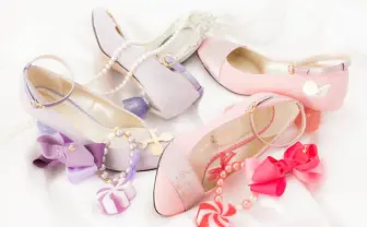 「おジャ魔女どれみ」パンプスとアクセがかわいい！ 普段使いできそう