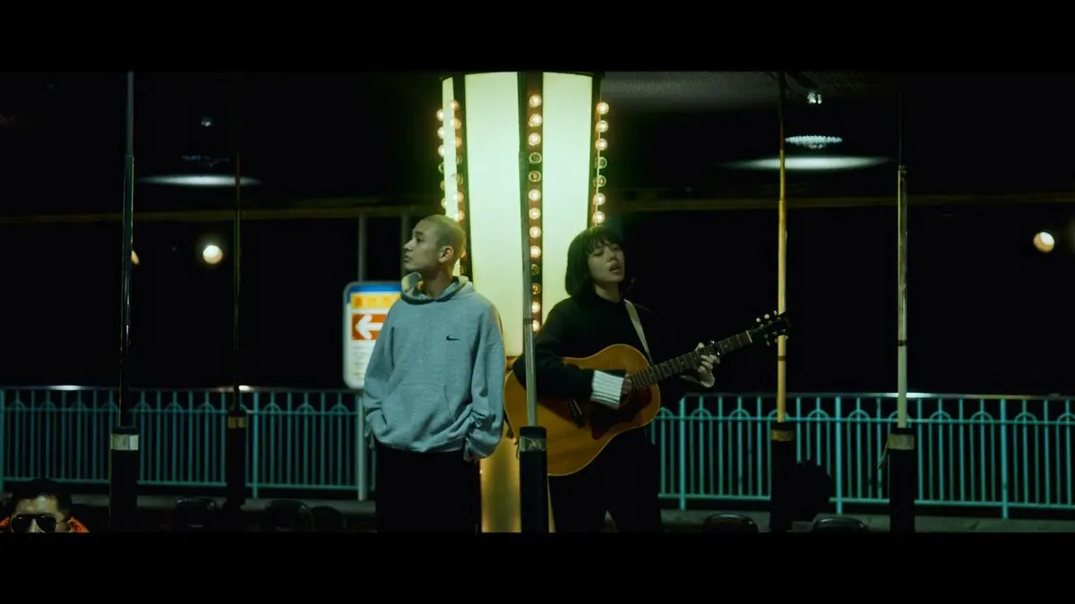 画像は動画「KID FRESINO - Cats & Dogs feat. カネコアヤノ (Official Music Video)」から
