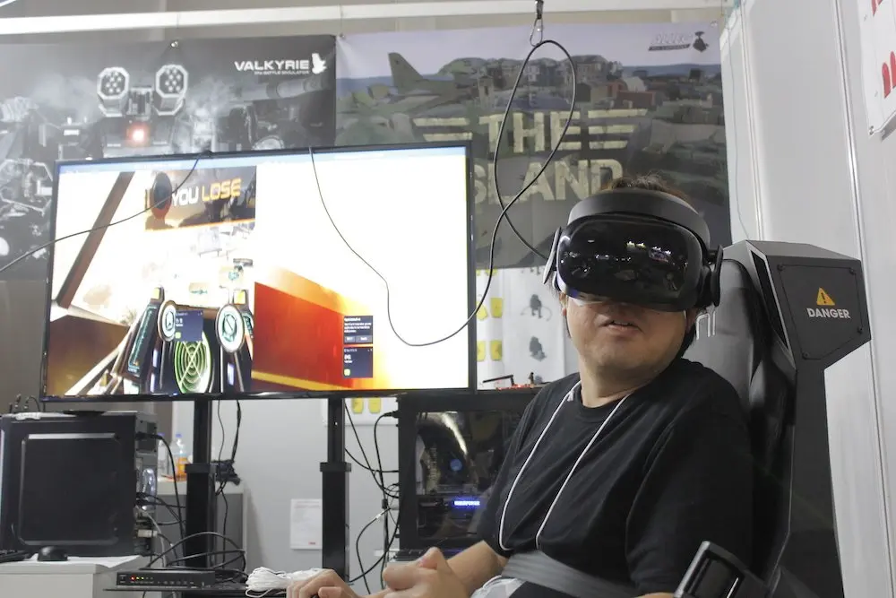臨場感MAXのロボットVRゲーム体験　日本初進出の韓国ベンチャー開発