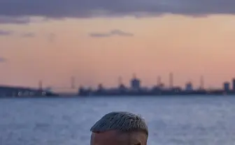 kZm『DISTORTION』Apple Musicで1位　Tohji客演「TEENAGE VIBE」MVも公開