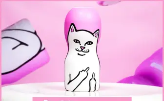 TENGAが米スケーターブランド「RIPNDIP」とコラボ！ 中指立てたネコがCOOL