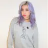 画像は「オラフ」トレーナーを着用した植野有砂さん