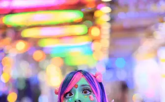 「#異色肌ギャル」がポップすぎる　別世界から来たような極彩色のギャルたち