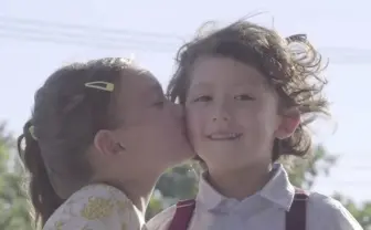 なんて可愛い初デート！　行先は、将来の家具の下見。ちょっと気が早い！？