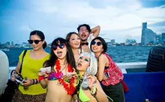 来場者にTENGA配布！ 真夏の船上パーティー「Nature&ENAK」開催