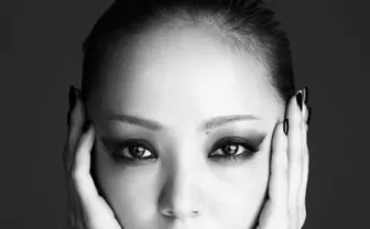 安室奈美恵、世界的DJ・ZEDDプロデュースの新曲MVを公開! 最新アルバム『FEEL』収録