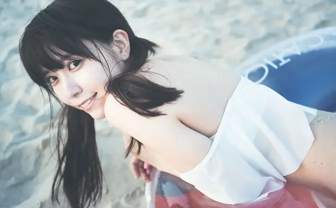 【水着】美少女モデル社長「楠ろあ」さんと行く、最後の海