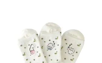 ちいかわ×靴下屋、全部かわいいコラボソックス 買うしかない…ってコト!?