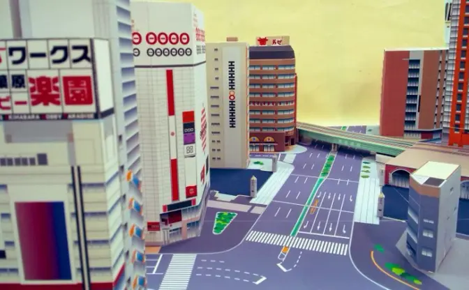 秋葉原の街並みを再現！ 肉の万世が本格的なペーパークラフトを提供中
