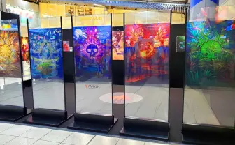 『Magic: The Gathering』品川駅でアート展示 「団結のドミナリア」発売記念