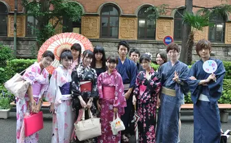 浴衣姿の学生をキャンパスで激写！ 「上智浴衣デー」に潜入取材