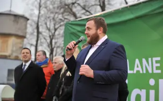 元力士の把瑠都、エストニアで国会議員に 『弟の夫』田亀源五郎も祝福