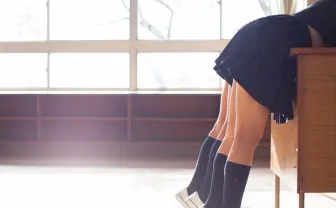 女子高生を記号的に映し出す　写真家・青山裕企が集大成的な新刊