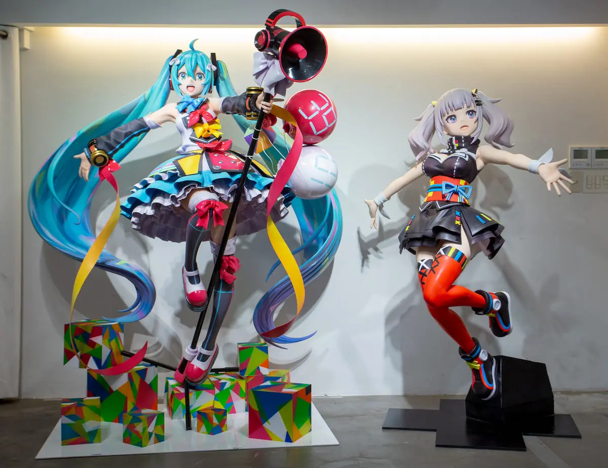 輝夜月＆初音ミクの等身大フィギュア 「Mika Pikazo展」に登場