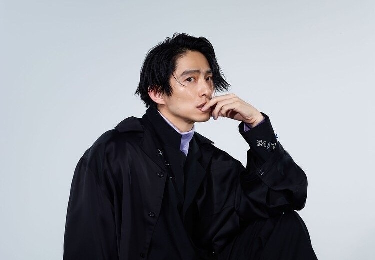 V6 三宅健　32枚　ジャニーズ公式写真 Amazon.co.jp: V6・【公式写真】・三宅健・JCロゴ・ジャニーズ