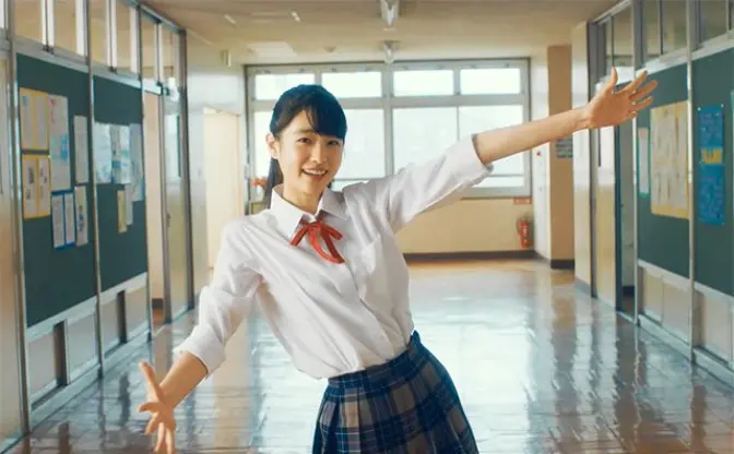 この可愛い子は誰!? 人気急上昇中の国民的美少女のダンスに胸がキュン♡