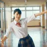 この可愛い子は誰!? 人気急上昇中の国民的美少女のダンスに胸がキュン♡