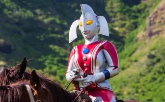 【驚愕】ウルトラの母、今度はハワイで乗馬にチャレンジ