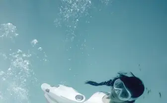 クラブが水中ニーソだらけに！ TORIENA参加のイベント、ニーソ割も