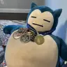 東京五輪金メダルをかけた堀米雄斗さんのカビゴン人形／画像は堀米雄斗さんTwitterから